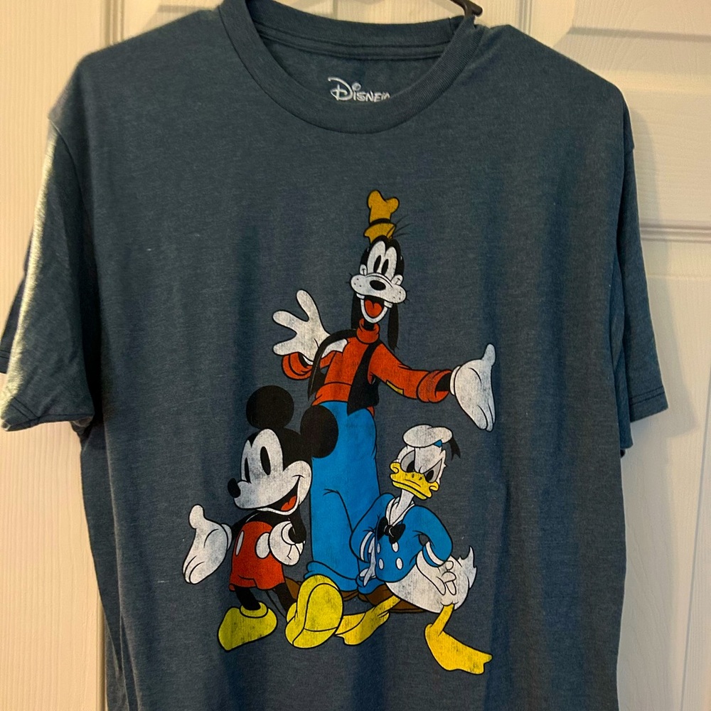 Disney large T shirt. Goofy Donald and Mickey. Size large. Gray